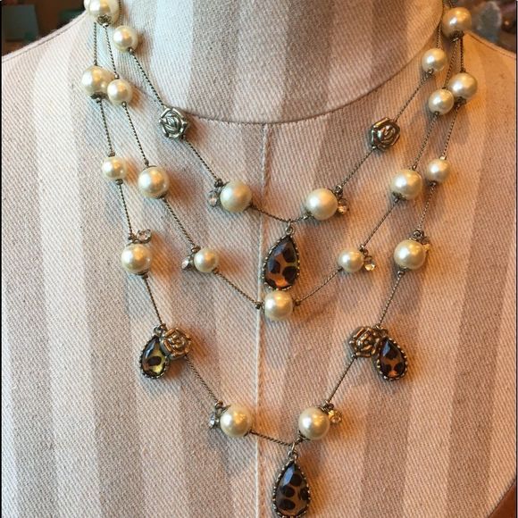 BETSEY JOHNSON Pearl & Leopard Spotted Necklace! - Picture 1 of 8